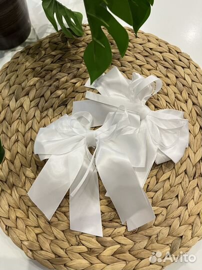 Банты для волос белые на резинке девочкам