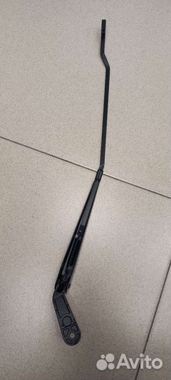 Поводок стеклоочистителя правый Audi Skoda Volksw