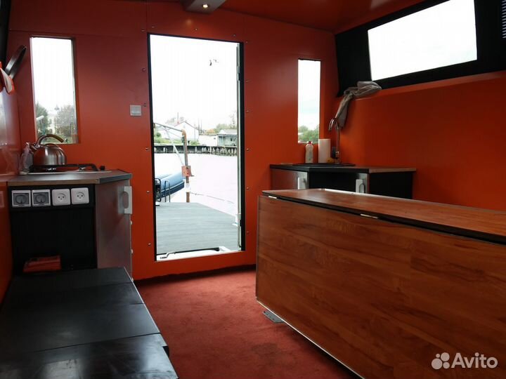 Экспедиционно - туристическое судно