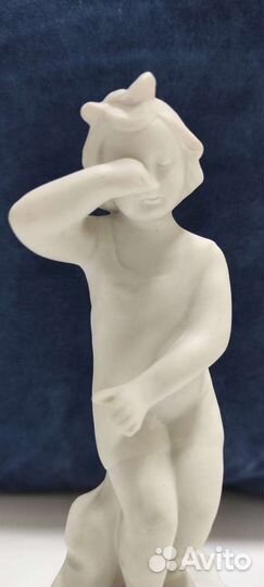 Фарфоровая статуэтка