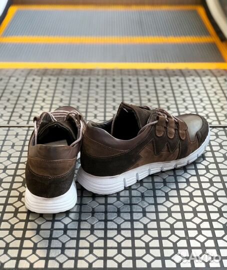 Замшевые кроссовки Danielle Alessandrini 42 размер