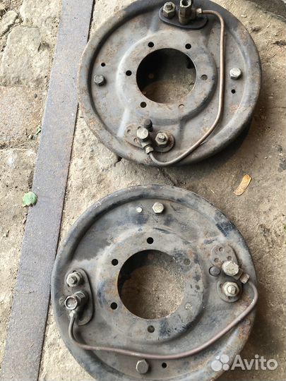 Тормозной щит всборе на Газ 24