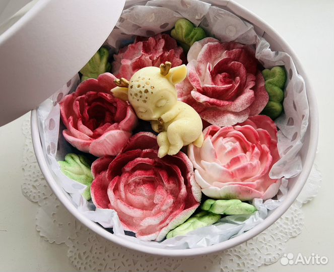 Зефир и шоколадная фигурка