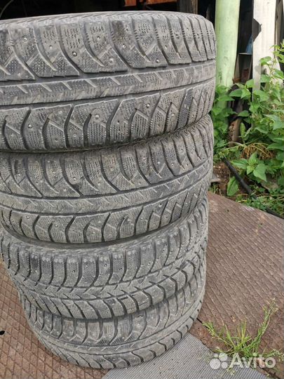 Bridgestone B700 215/60 R16