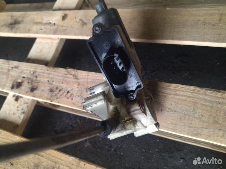 Моторчик стеклоподъемника передний правый DAF