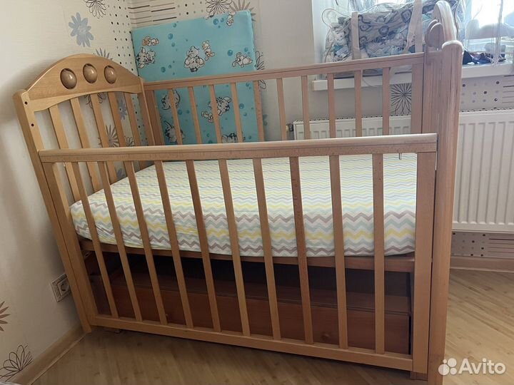 Детская кроватка с маятником Лель