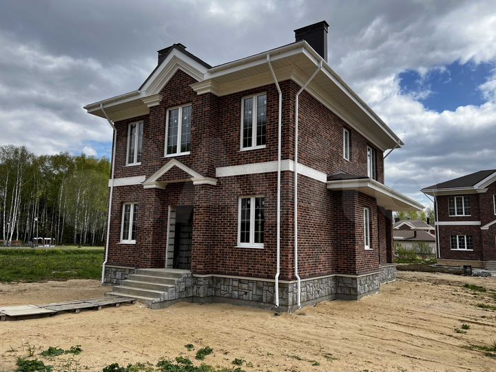 Коттедж 170 м² на участке 8,2 сот.