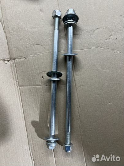 Болт нижнего рычага niva