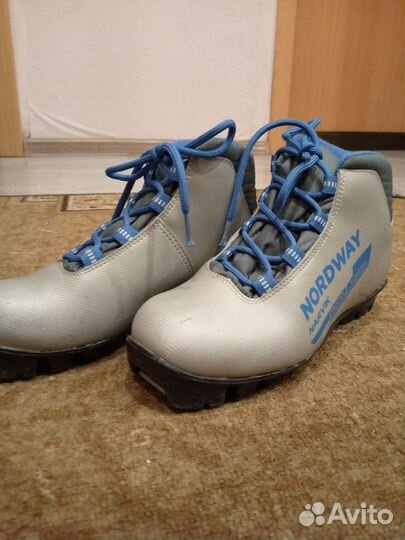 Лыжные ботинки