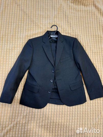 Новый школьный костюм (двое брюк+ пиджак)