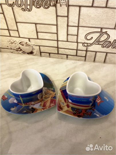 Кофейные чашки с блюдцами
