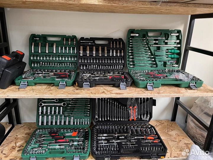 Набор инструментов в чемодане