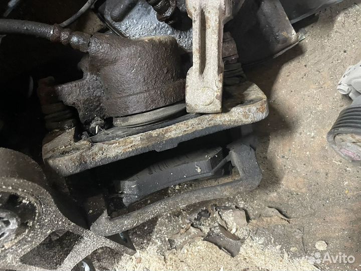 Суппорт передний в сборе на Chery M11