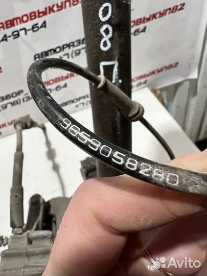 Суппорт передний правый Peugeot 308