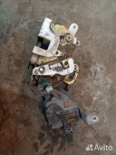 Замок двери montero 3