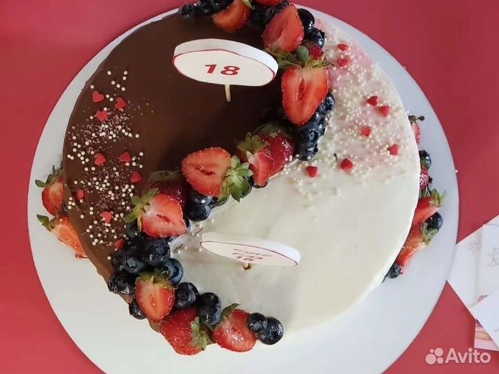 Торт ягодный с любым декором