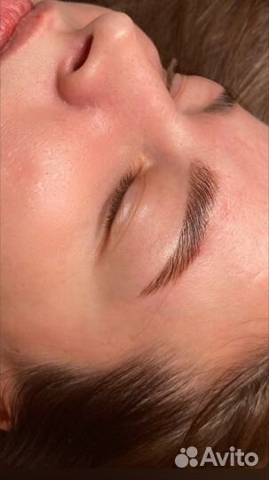 Брови, наращивание ресниц, ламинирование