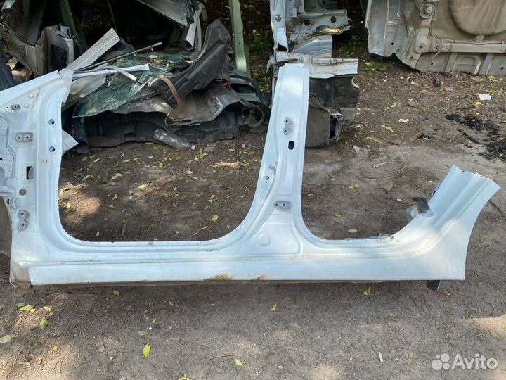 Порог левый Hyundai Solaris 1