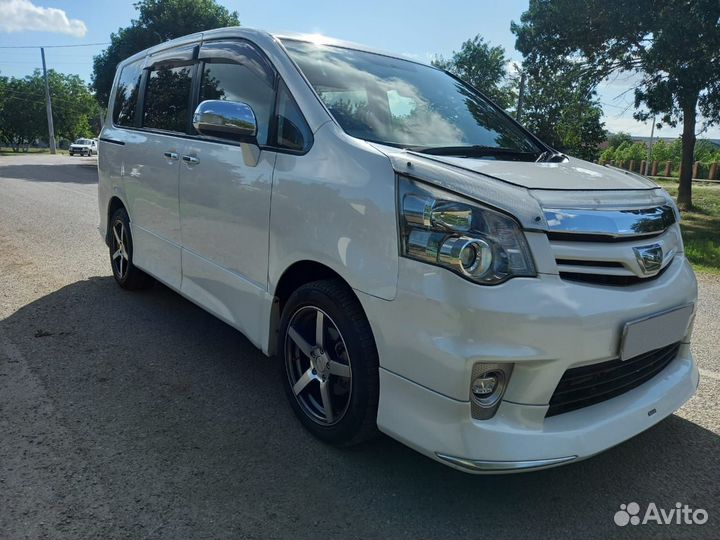 Toyota Noah 2.0 CVT, 2011, 173 500 км