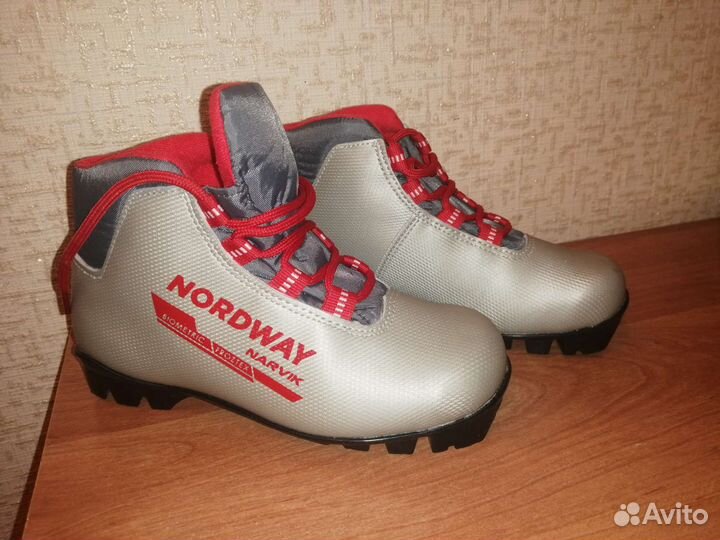 Лыжные ботинки