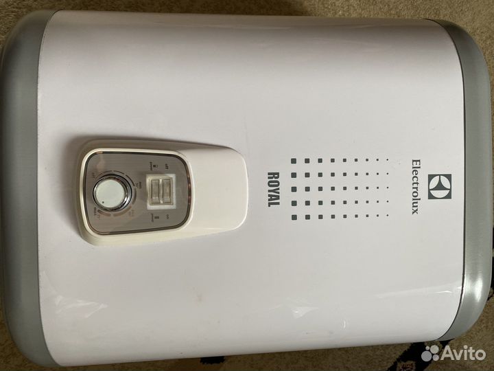 Водонагреватель Electrolux EWH 30 royal