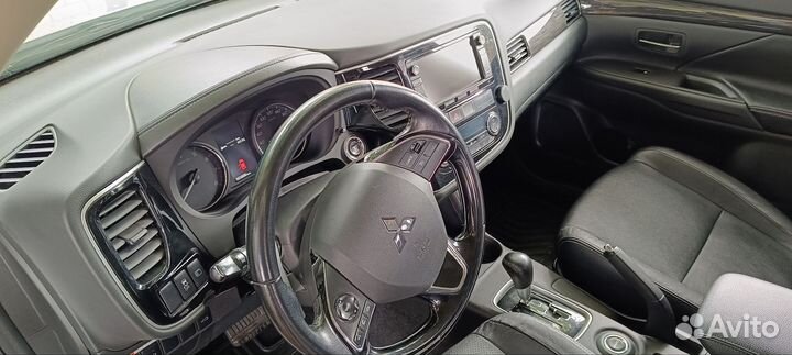 Mitsubishi Outlander, 2015