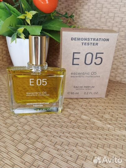 Escentric Molecules Molecule 05