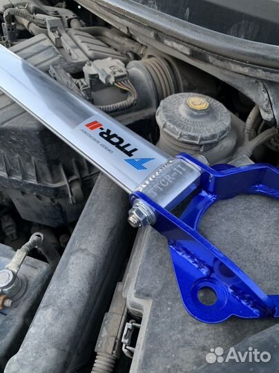 Распорка передняя Honda Civic 4D 8G