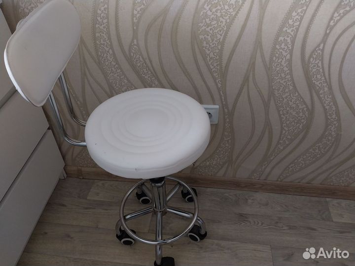 Стул для мастера по наращиванию ресниц