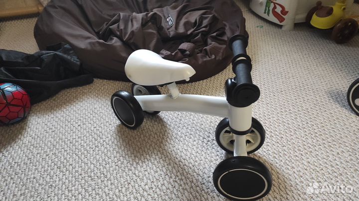 Детский беговел трёхколёсный