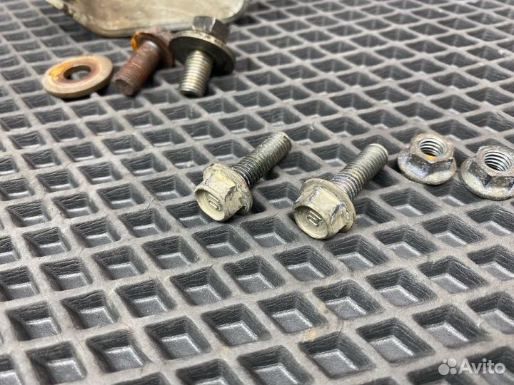 Болты крепления катализатора Honda Accord 8 CU2