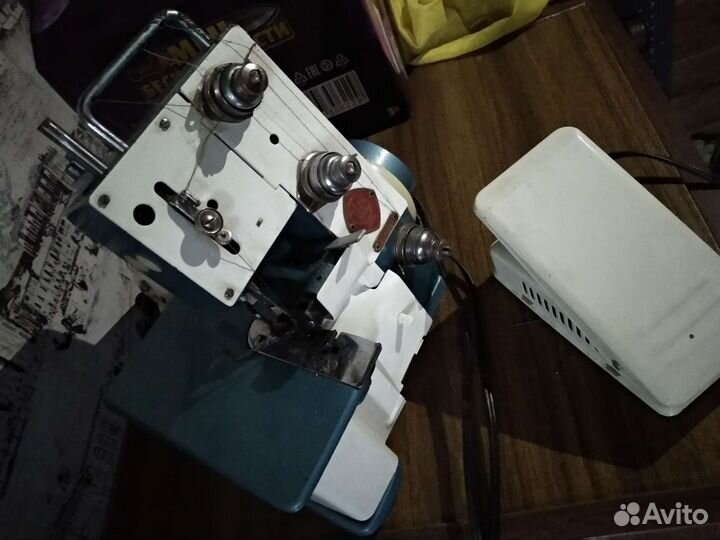 Оверлок трехниточный китай