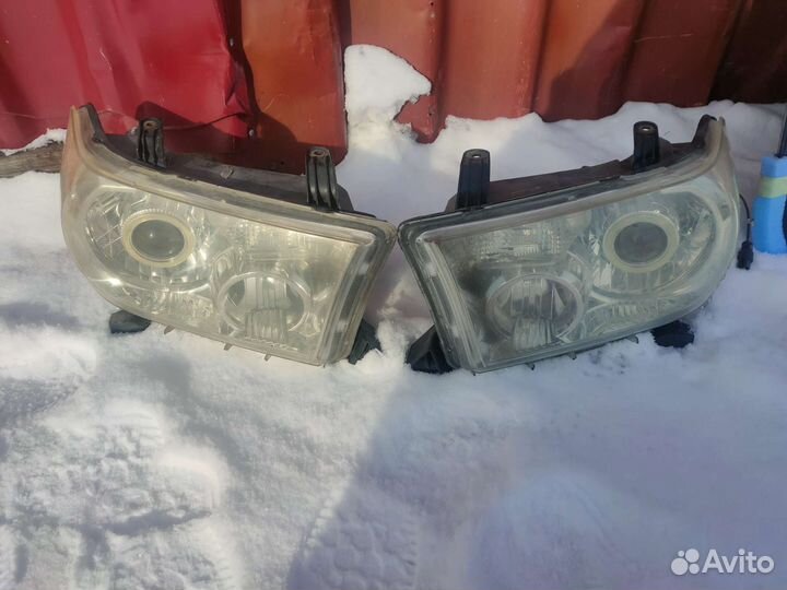 Фары линзованные б/у Toyota Tundra