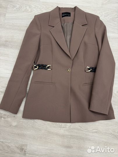 Костюм брючный женский 44 размер
