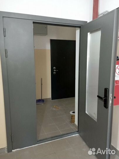 Входная металлическая дверь.Тамбурная дверь