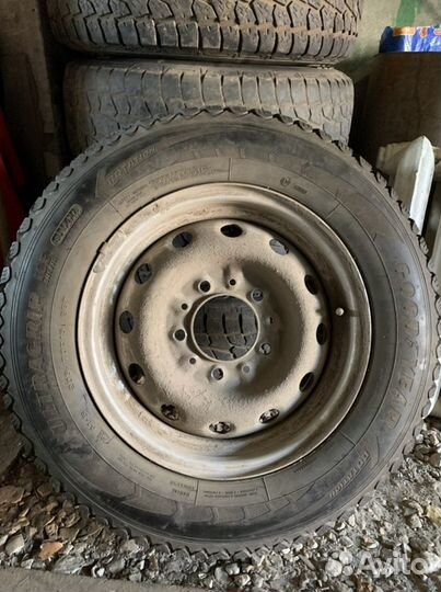 Goodyear UltraGrip Ice Arctic SUV 205/70 R15 96T