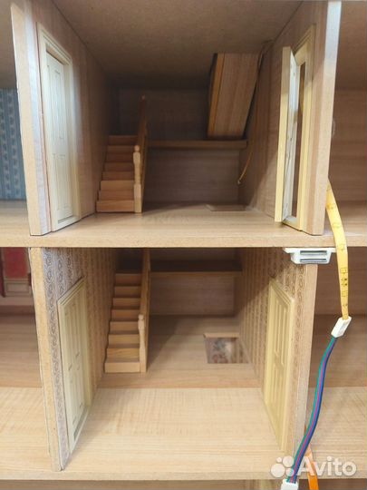 Большой кукольный домик