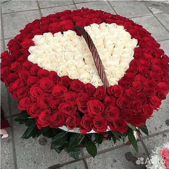 Корзина роз, Розы, Ромашки