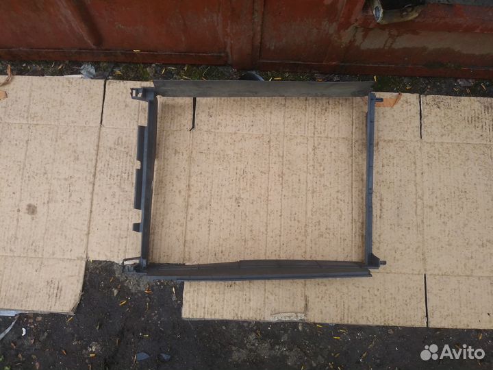 Дефлектор радиатора Renault Logan 2