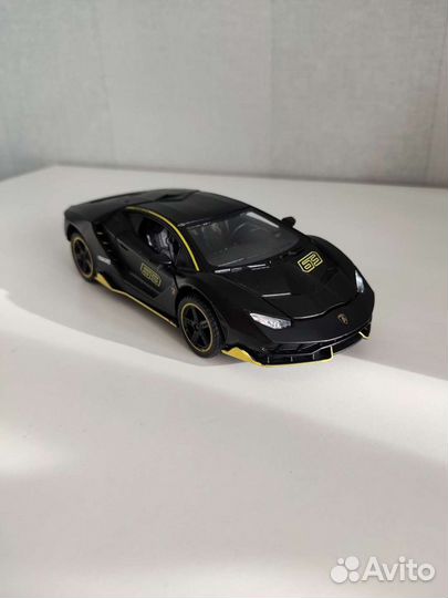 Модель машины. Lamborghini Aventador. 1:32