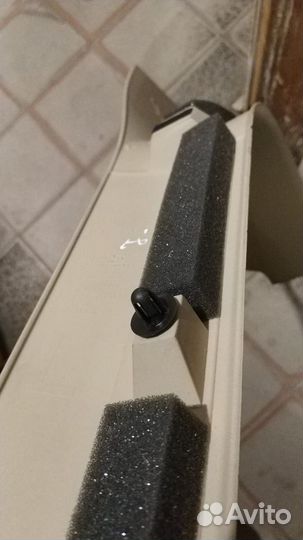 Накладка порога (внутренняя) Передняя левая A8