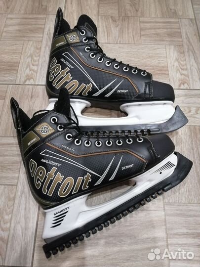 Коньки хоккейные