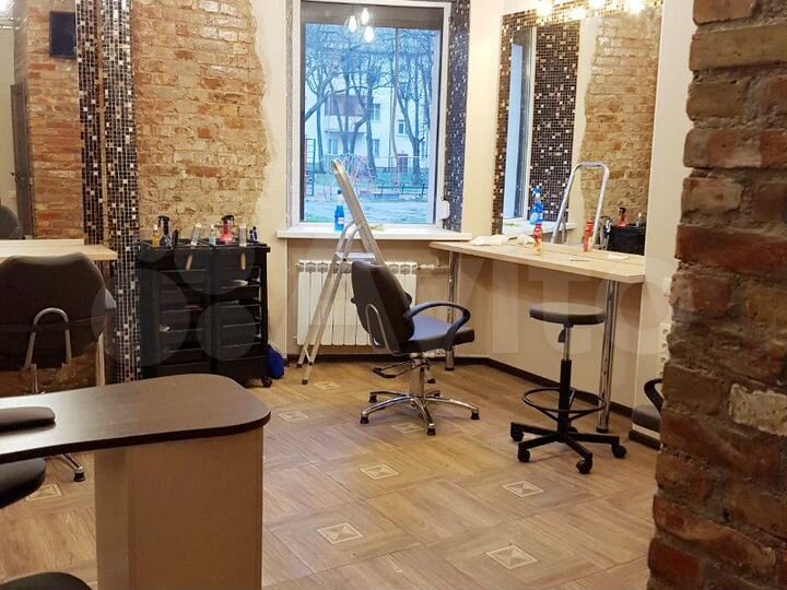 Помещение с отдельным входом 67.0 кв.м