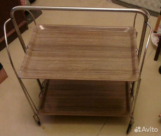 Столик складной на колёсиках