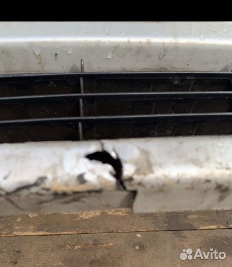 Бампер Toyota Avensis T270 2011 год