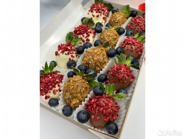 Подарочная коробка клубники в шоколаде KLL-9769