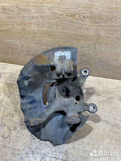 Поворотный кулак передний правый BMW E46 X39