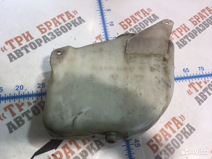 Мерседес Вито Бачок жидкости омывателя стекла