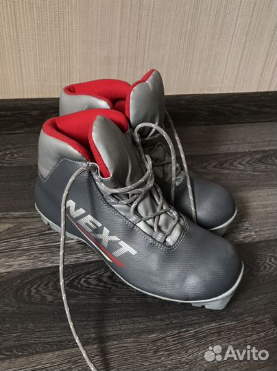 Лыжи и ботинки