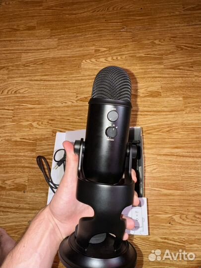 Микрофон Blue Yeti Blackout